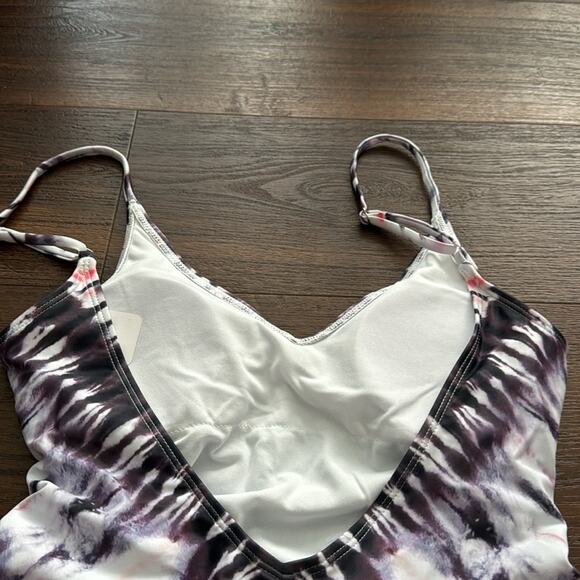 Tie Dye NWOT Swimming Suit with rushing sides, padded Bra & adjustable straps. - Picture 5 of 5